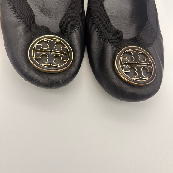 Tory Burch Caroline Black Leather Flats with Gold Emblem size 8 dustbag - Picture 3 of 8